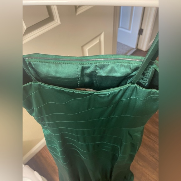 Emerald green gown/dress - Picture 9 of 13